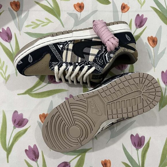 Nike SB Dunk Low Travis Scott - Picture 2 of 6